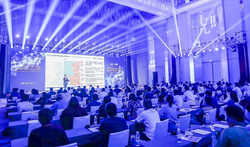 在深圳,看见大鲸跃起的浪潮