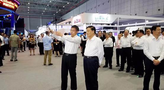 刘云山称赞浪潮云计算核心装备实现重大创新突破